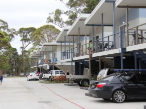 Отель Jervis Bay Holiday Cabins  Сассекс Инлет